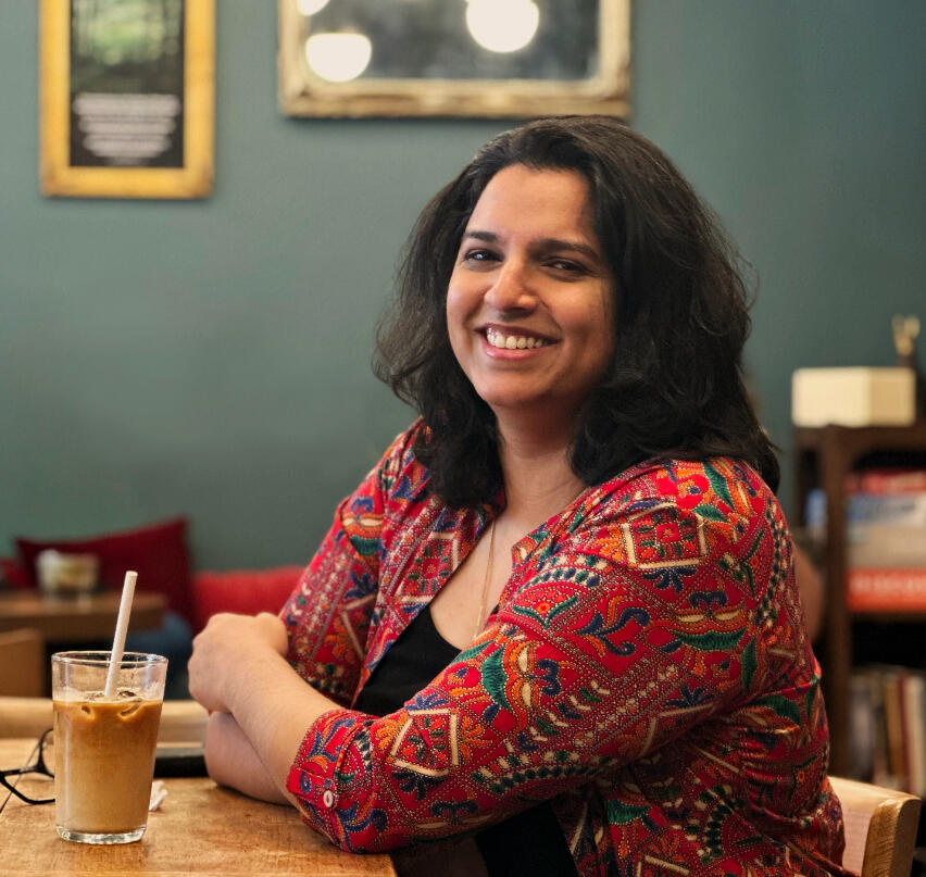 About image woman smiling at the camera