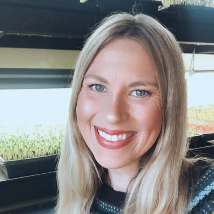 testimonial image_1 smiling woman